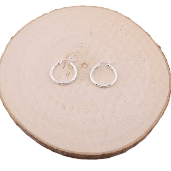 Women's Sterling Silver Diamond-Cut Texture Hoop Earrings – Everyday Accessory** - Picture 4 of 9